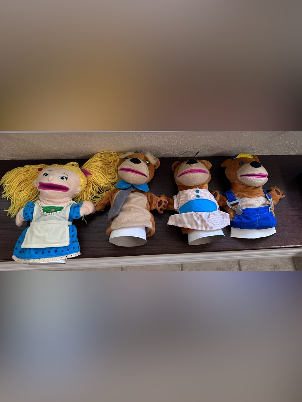 Lakeshore Goldilocks and the three Bears puppet set
